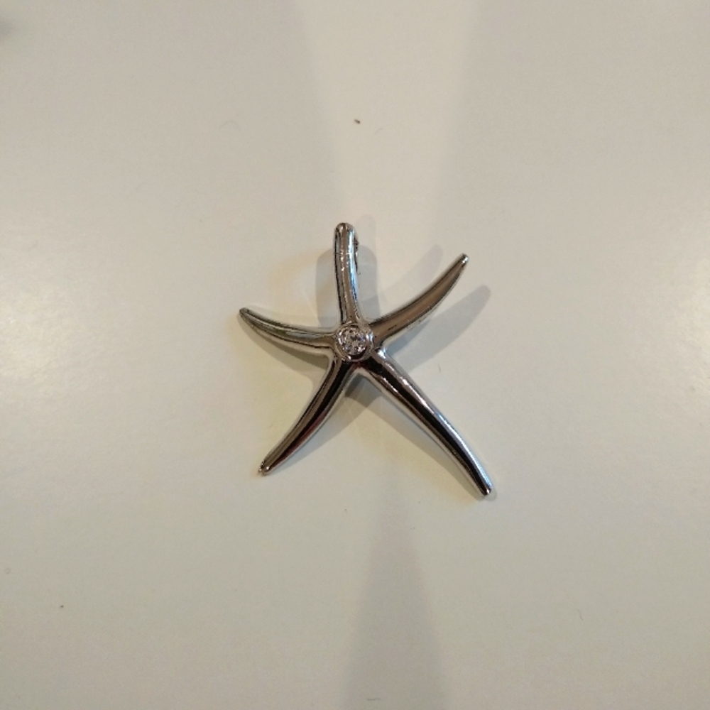 Silver Color Starfish Pendant With Single Rhinestone - Picture 2 of 5